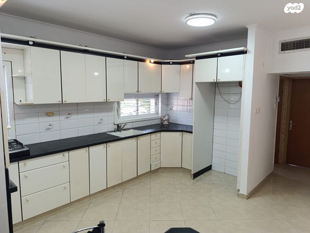 דירה, יצחק שדה, דרום מערב ותיק, בת ים