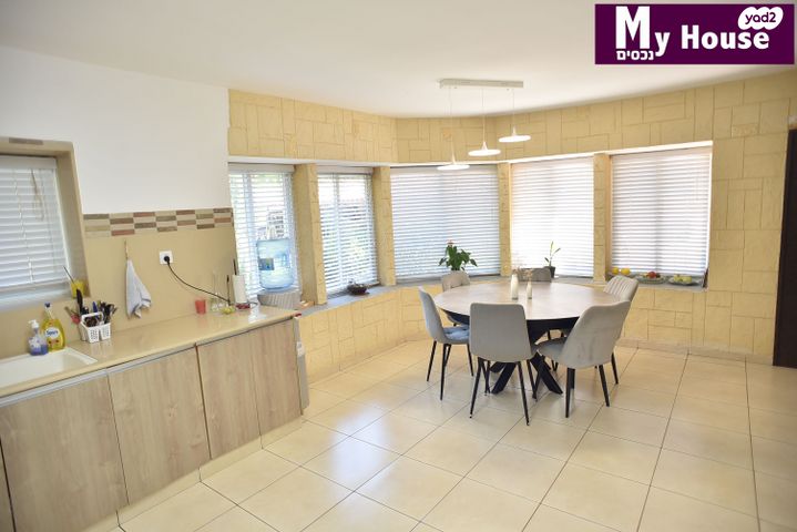 דו משפחתי, נאות הפרחים, גן יבנה