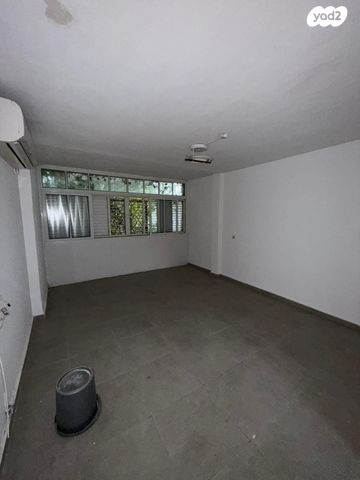 דירת גן, אפרים צור, שקמים ואגמים, אשקלון