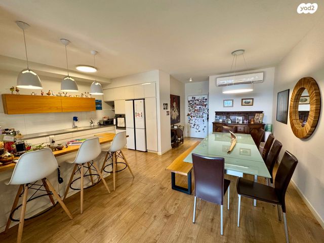 דירה, נחל אלכסנדר, צור יצחק, צור יצחק