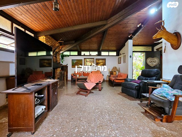 מגרשים, יגאל אלון, הרצליה הירוקה, נווה עובד, הרצליה