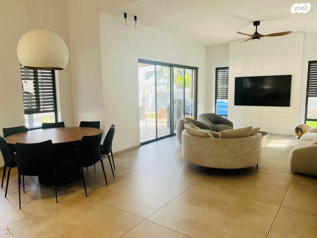 בית פרטי/ קוטג', רימון, שורשים, שורשים