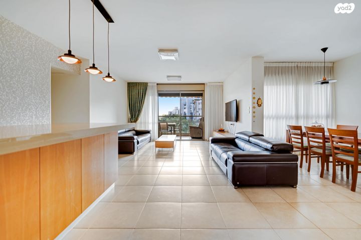 דירה, דרך האגמים, גני תקווה