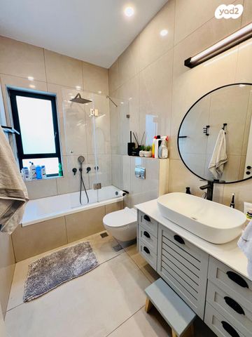 בית פרטי/ קוטג', רימון, שורשים, שורשים