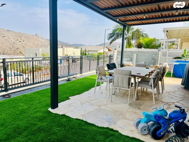 בית פרטי/ קוטג', רימון, שורשים, שורשים