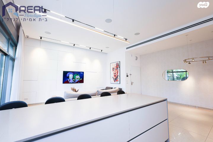 דירת גן, בינתחומי, הרצליה