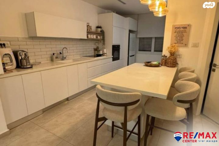 דירה, צבי הירשפלד, רמז, מערב ותיק, ראשון לציון