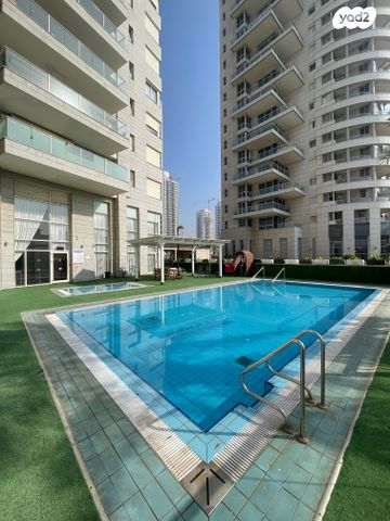 דירה, הגילה 3, נוף הטיילת, נתניה