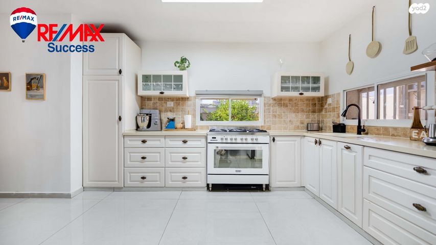 דו משפחתי, קהילת ניו יורק 31, נווה נוף, אקדמאים, לוד