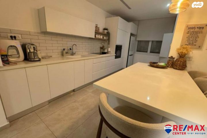 דירה, צבי הירשפלד, רמז, מערב ותיק, ראשון לציון