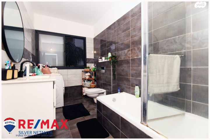 טריפלקס, אנטוורפן, פרדס הגדוד, נתניה