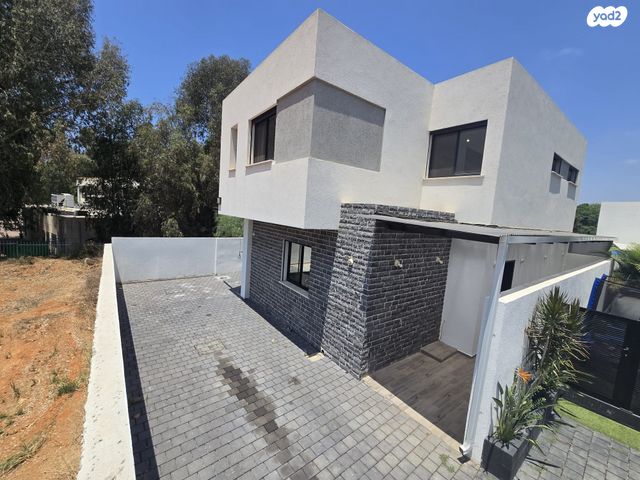 בית פרטי/ קוטג', הגאון, עמידר, פרדס חנה כרכור