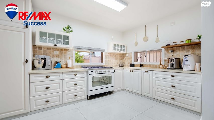 דו משפחתי, קהילת ניו יורק 31, נווה נוף, אקדמאים, לוד