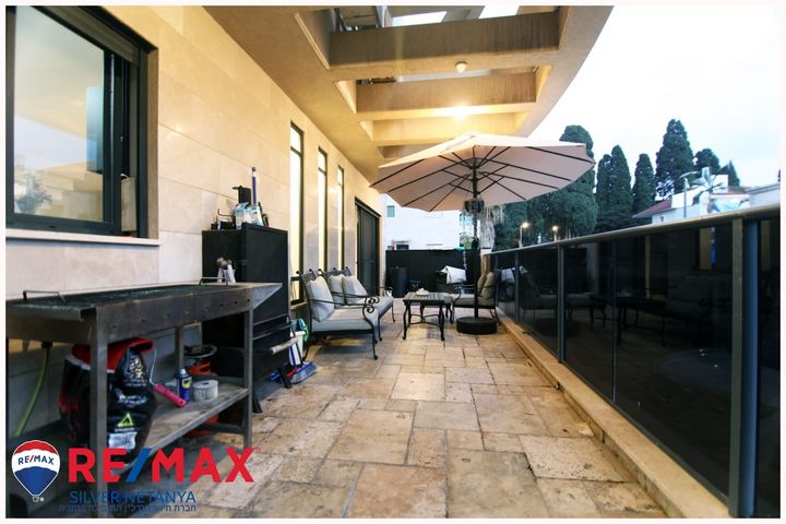 טריפלקס, אנטוורפן, פרדס הגדוד, נתניה