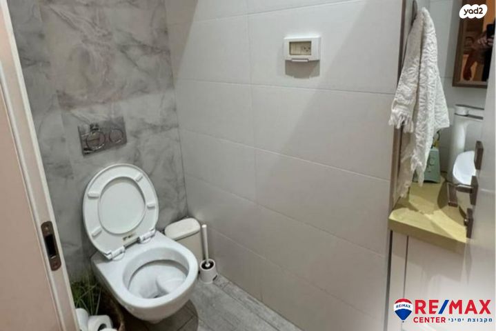 דירה, צבי הירשפלד, רמז, מערב ותיק, ראשון לציון