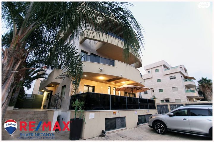 טריפלקס, אנטוורפן, פרדס הגדוד, נתניה