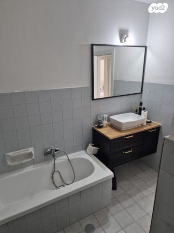 דירה, הרב יעקב רקח, נאות גנים, נתניה