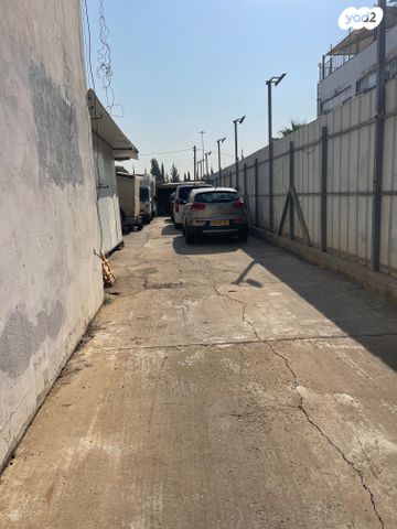 מחסן, הנביאים, אזור תעשיה ומסחר, רמת השרון