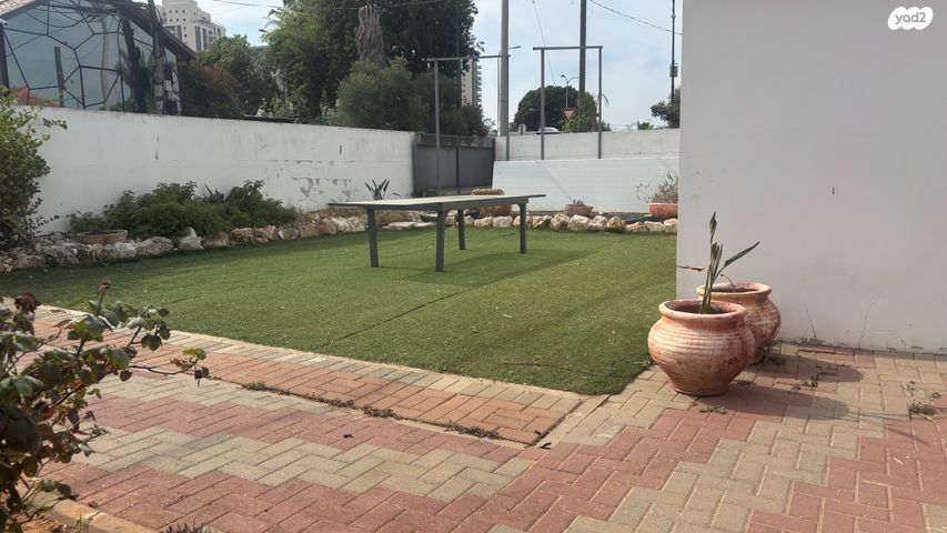 דו משפחתי, אור עקיבא