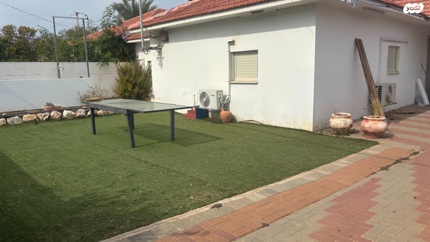 דו משפחתי, אור עקיבא