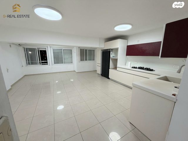 אברהם אלמליח 