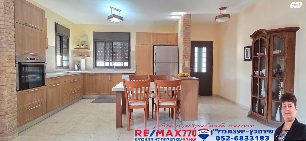 דו משפחתי, אלון, אחוזת ברק