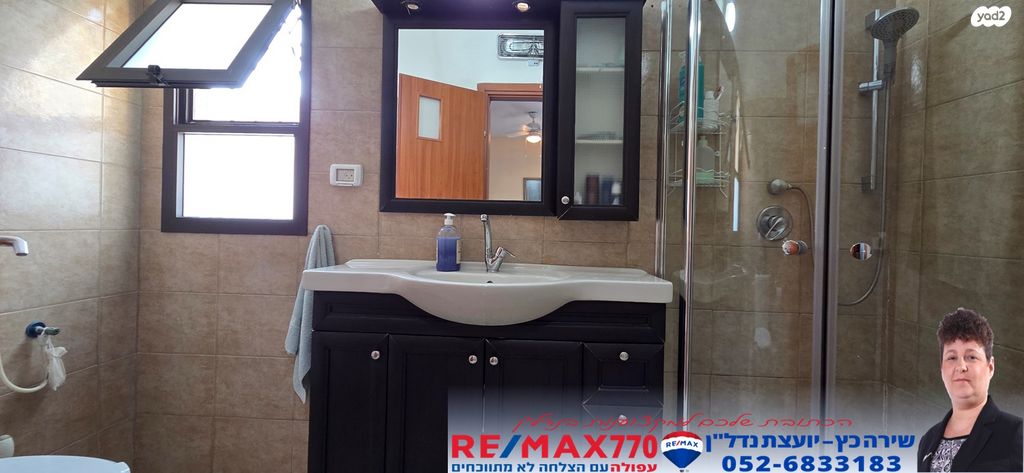 דו משפחתי, אלון, אחוזת ברק