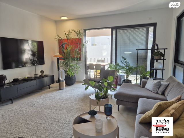 דירה, גולן, רמת השרון