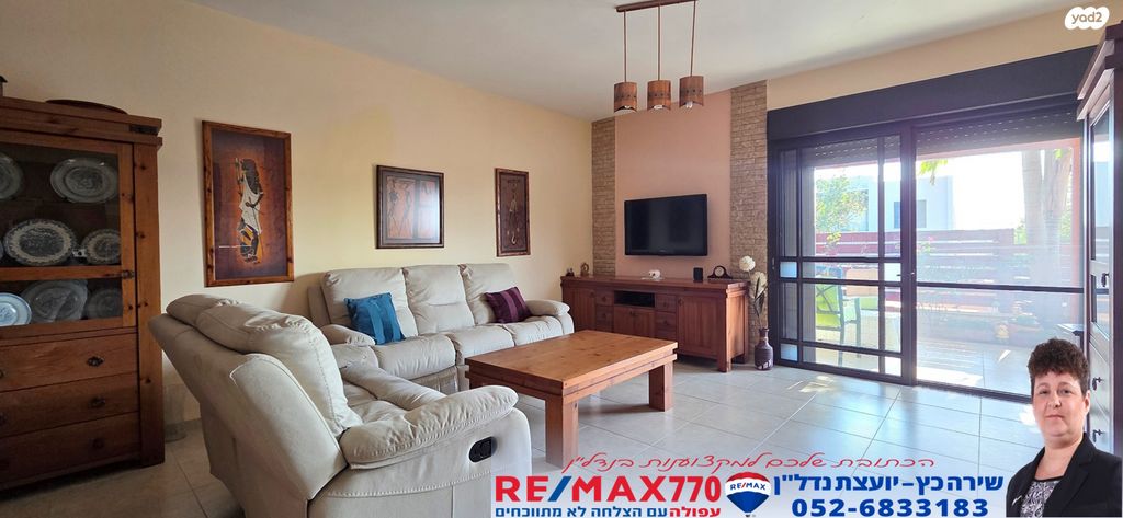 דו משפחתי, אלון, אחוזת ברק