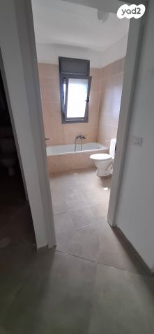 דירה, פרופ' יום טוב עסיס, פסגת זאב, ירושלים