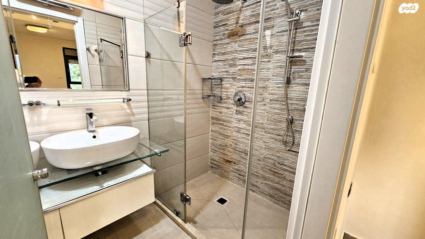 דירת גן, אלון, רמת השרון