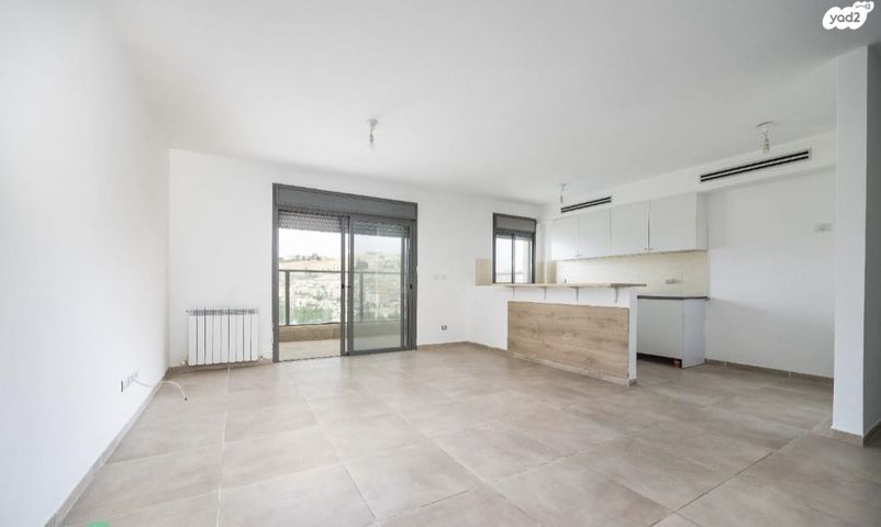 דירה, פרופ' יום טוב עסיס, פסגת זאב, ירושלים