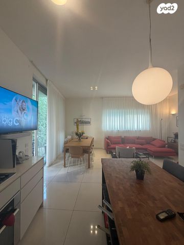 דירה, אסתר המלכה, הצפון הישן - דרום, תל אביב יפו