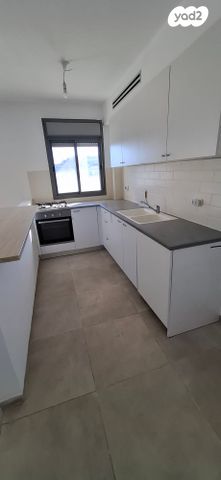 דירה, פרופ' יום טוב עסיס, פסגת זאב, ירושלים