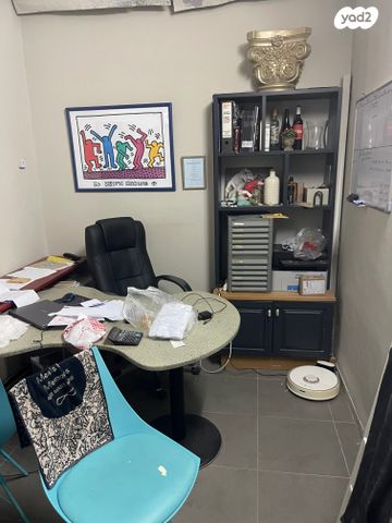 מחסן, הנביאים, אזור תעשיה ומסחר, רמת השרון