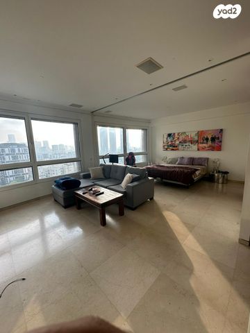 ניסים אלוני 