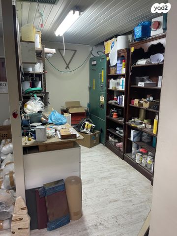 מחסן, הנביאים, אזור תעשיה ומסחר, רמת השרון