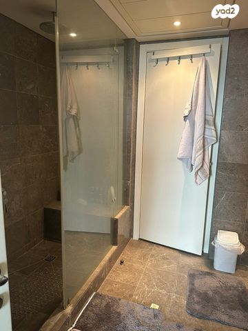 דירה, ניסים אלוני, צמרות איילון, פארק צמרת, תל אביב יפו