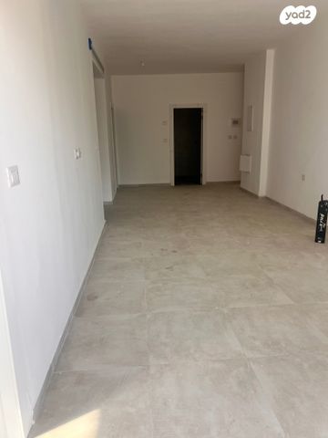 דירה, שדרות העם הצרפתי 23, שכונת הותיקים, רמת גן