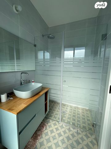 גג/ פנטהאוז, אמנון ליפקין שחק, נוף הטיילת, נתניה