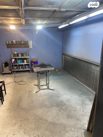 מחסן, הנביאים, אזור תעשיה ומסחר, רמת השרון