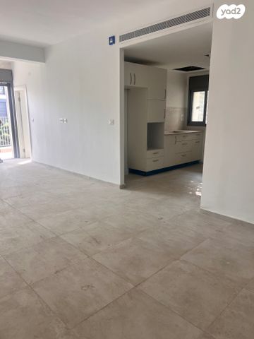 דירה, שדרות העם הצרפתי 23, שכונת הותיקים, רמת גן