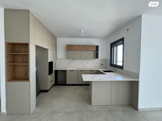 אמנון ליפקין שחק 