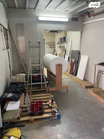 מחסן, הנביאים, אזור תעשיה ומסחר, רמת השרון