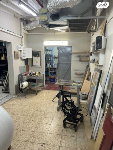 מחסן, הנביאים, אזור תעשיה ומסחר, רמת השרון