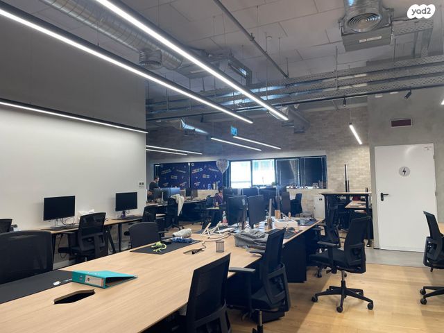 משרדים, יגאל אלון, ביצרון ורמת ישראל, תל אביב יפו