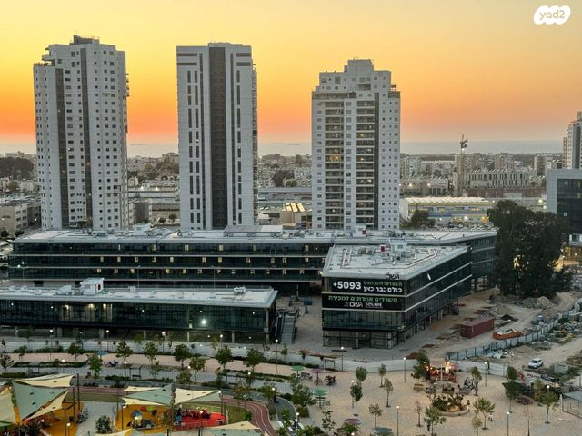 משרדים, עפרה חזה, משכנות האומנים, קרית מוצקין