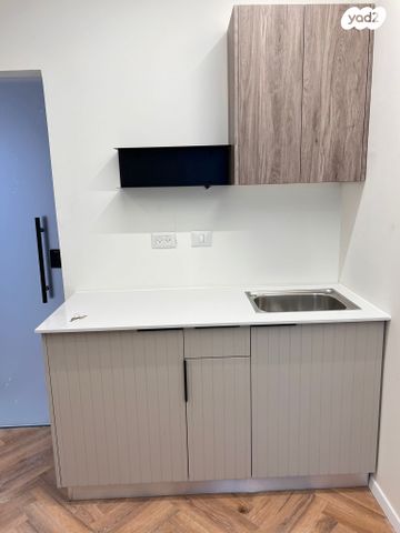 משרדים, עפרה חזה, משכנות האומנים, קרית מוצקין