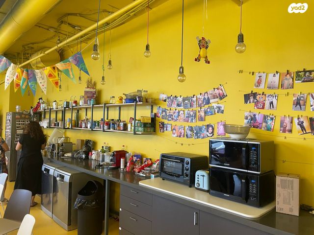 משרדים, יגאל אלון, ביצרון ורמת ישראל, תל אביב יפו