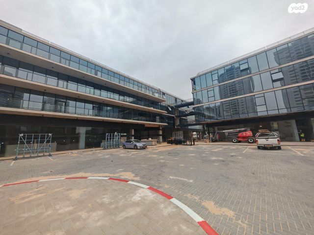 משרדים, עפרה חזה, משכנות האומנים, קרית מוצקין